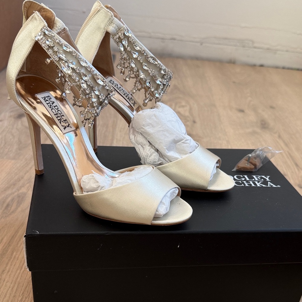 Badgley Mischka Ivory Heels with Crystal Embellishments. Size 6